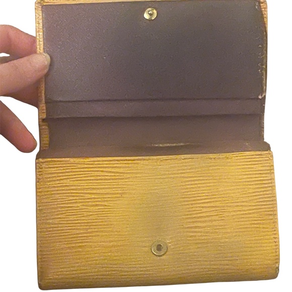 Authentic Elise Epi Louis Vuitton Yellow Leather Wallet with Snap Closure - Picture 15 of 15